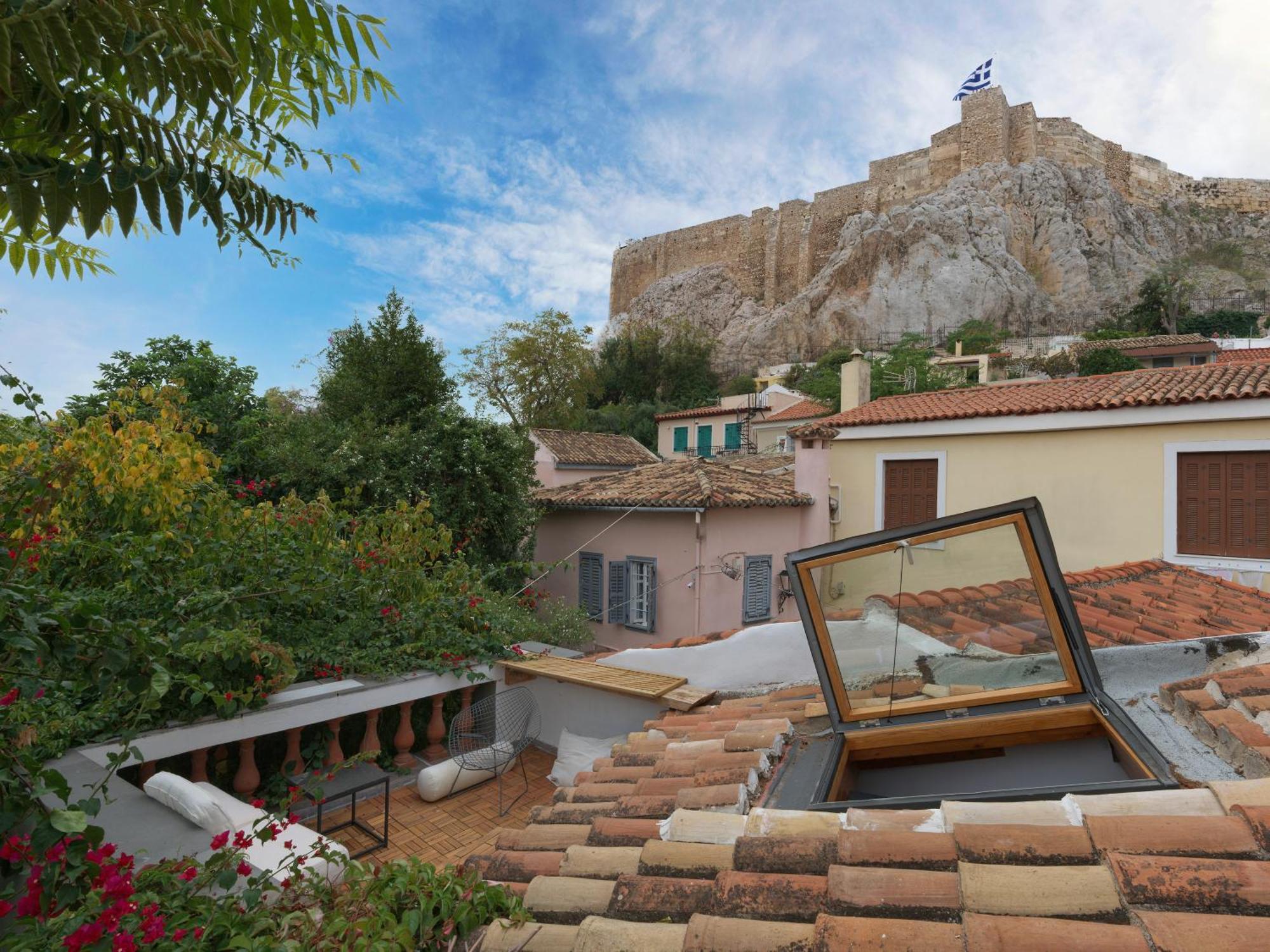 Live At The Acropolis Shadow - Under Super Scenic Anafiotika Apartment Атина Екстериор снимка