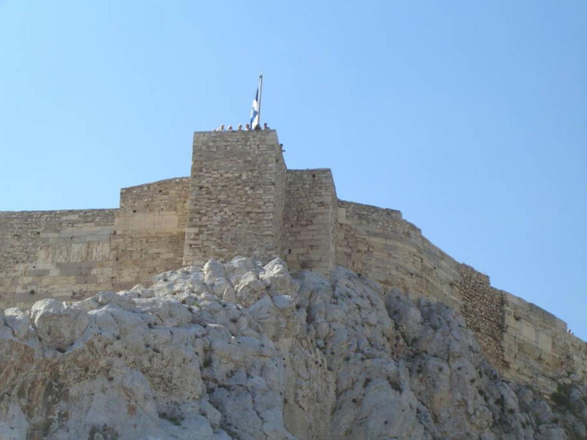 Live At The Acropolis Shadow - Under Super Scenic Anafiotika Apartment Атина Екстериор снимка